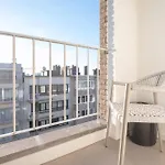 Lejlighed Incredibly Renovated Flat On A Suberb Location *