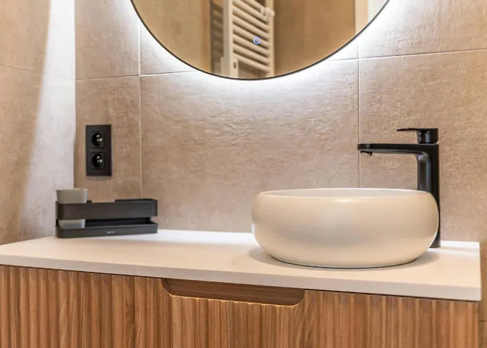 Incredibly Renovated Flat On A Suberb Location דירה *